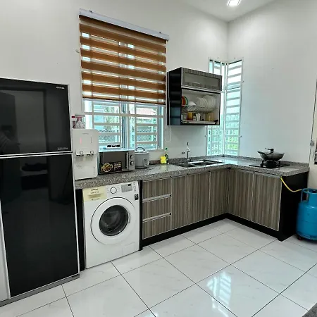 Aisy Guest House - Musllm Only Kangar Exterior photo
