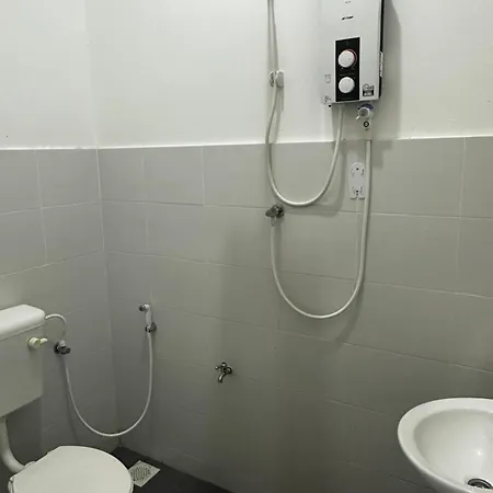 Aisy Guest House - Musllm Only Kangar Exterior photo
